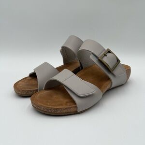 NWOT Taos Footwear Gray Sandals